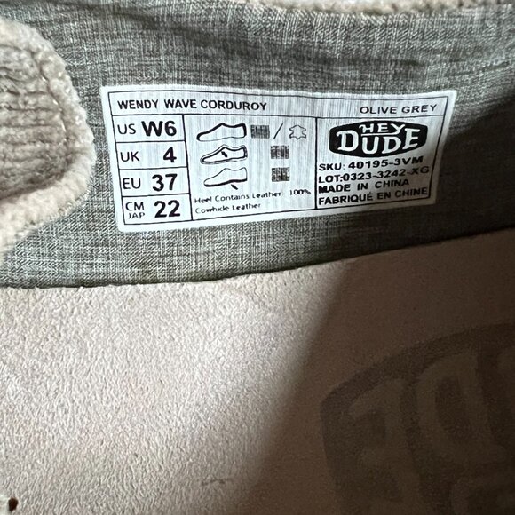 Size 6 Kids Hey Dudes - Picture 4 of 5